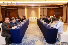 中国乒乓球队以8比0的绝对劣势零地亚队